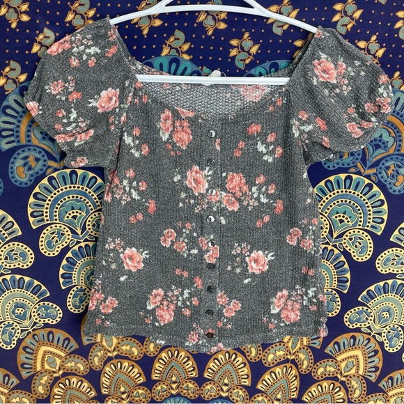 🦋5/20$🦋 floral stretchy crop top - Picture 1 of 9